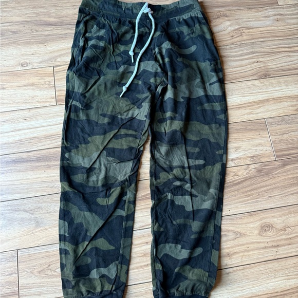 Victoria Secret PINK Camo Sweatpants Women’s Size Medium - Picture 4 of 5